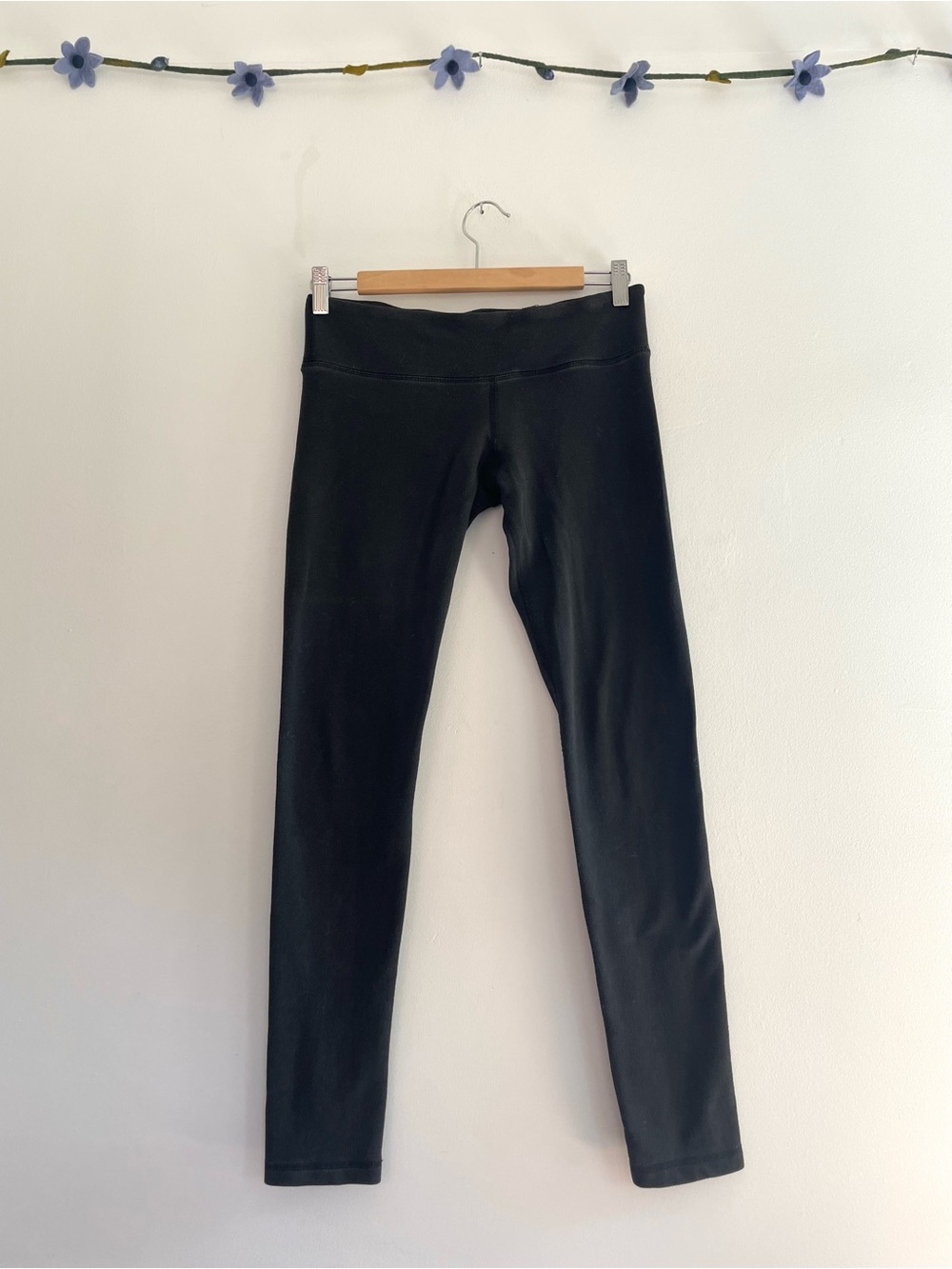 Lululemon Athletica Black Classic Leggings — Size 6